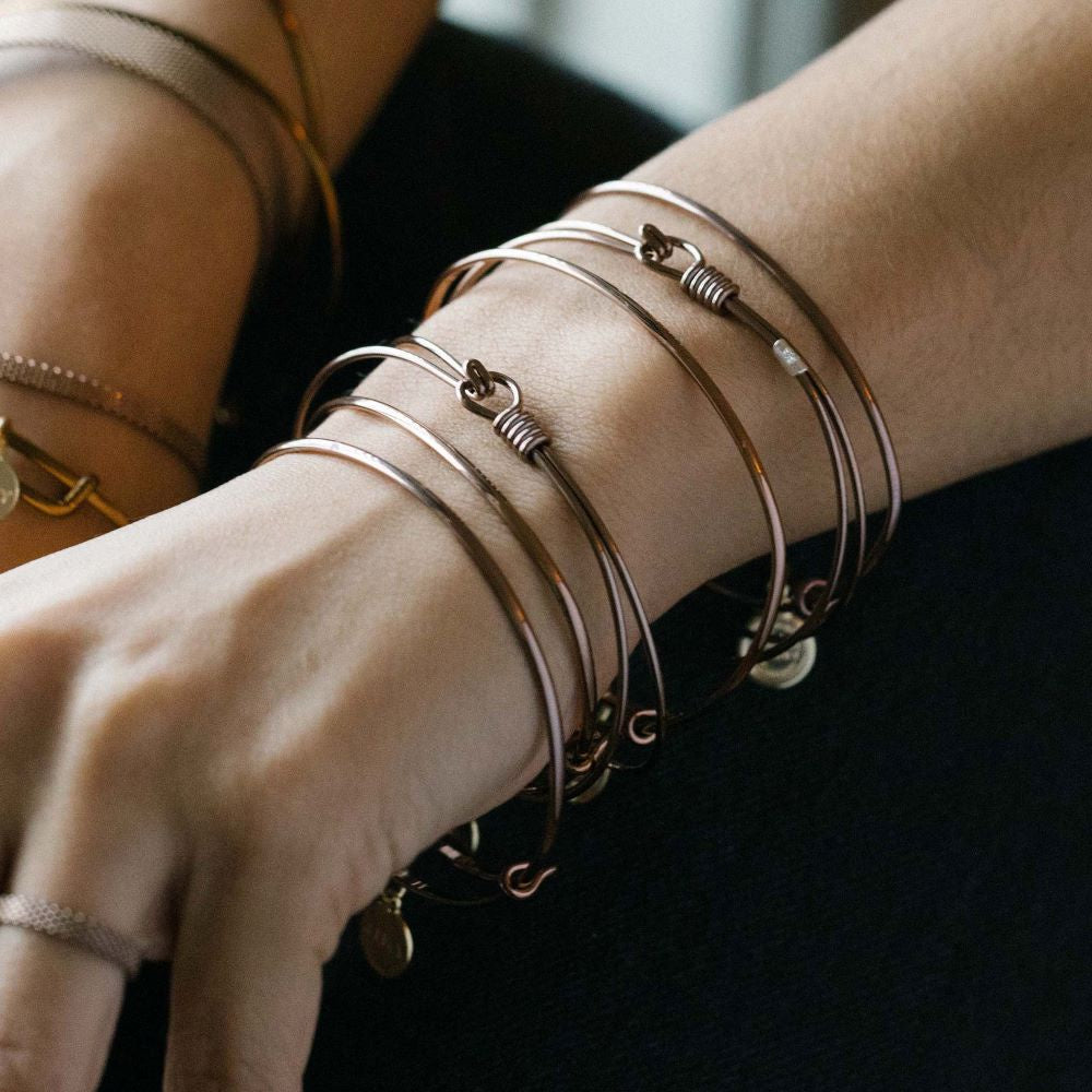 &Livy Metalystic Love Knot Bangle