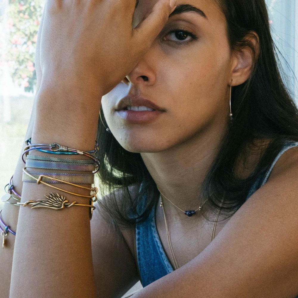 &Livy Metalystic Love Knot Bangle