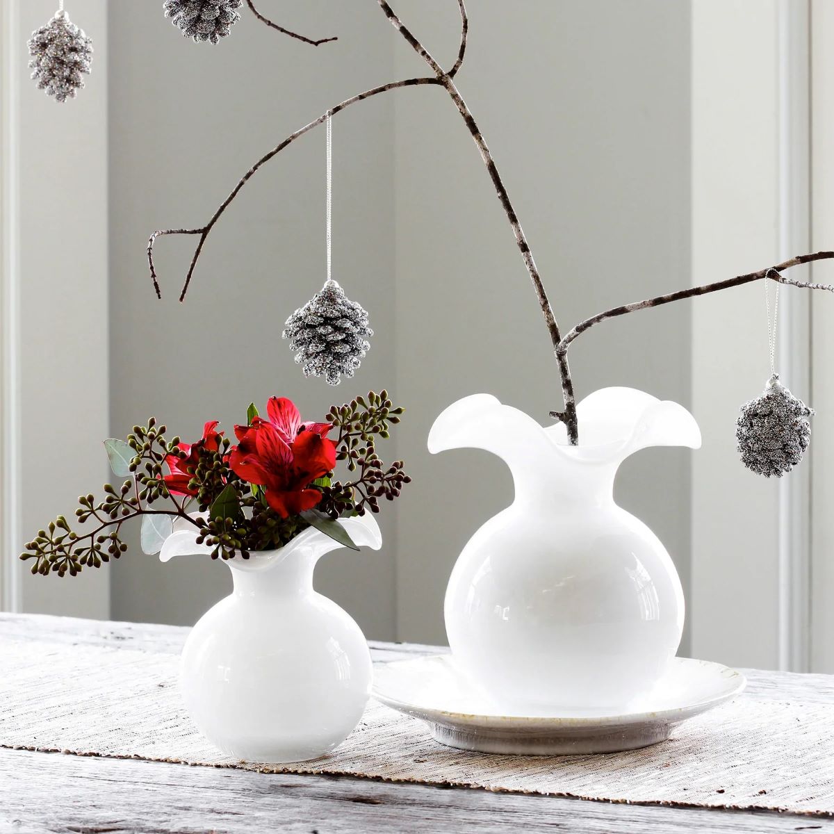 VIETRI Hibiscus Glass White Large Fluted Vase