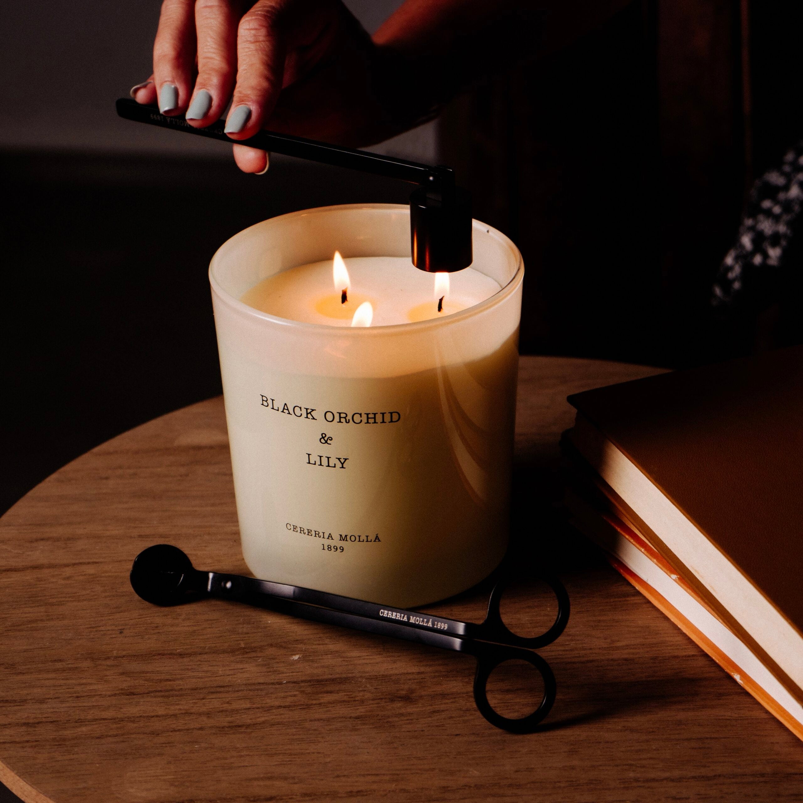 Cereria Molla Black Orchid & Lily Candle - Image 2