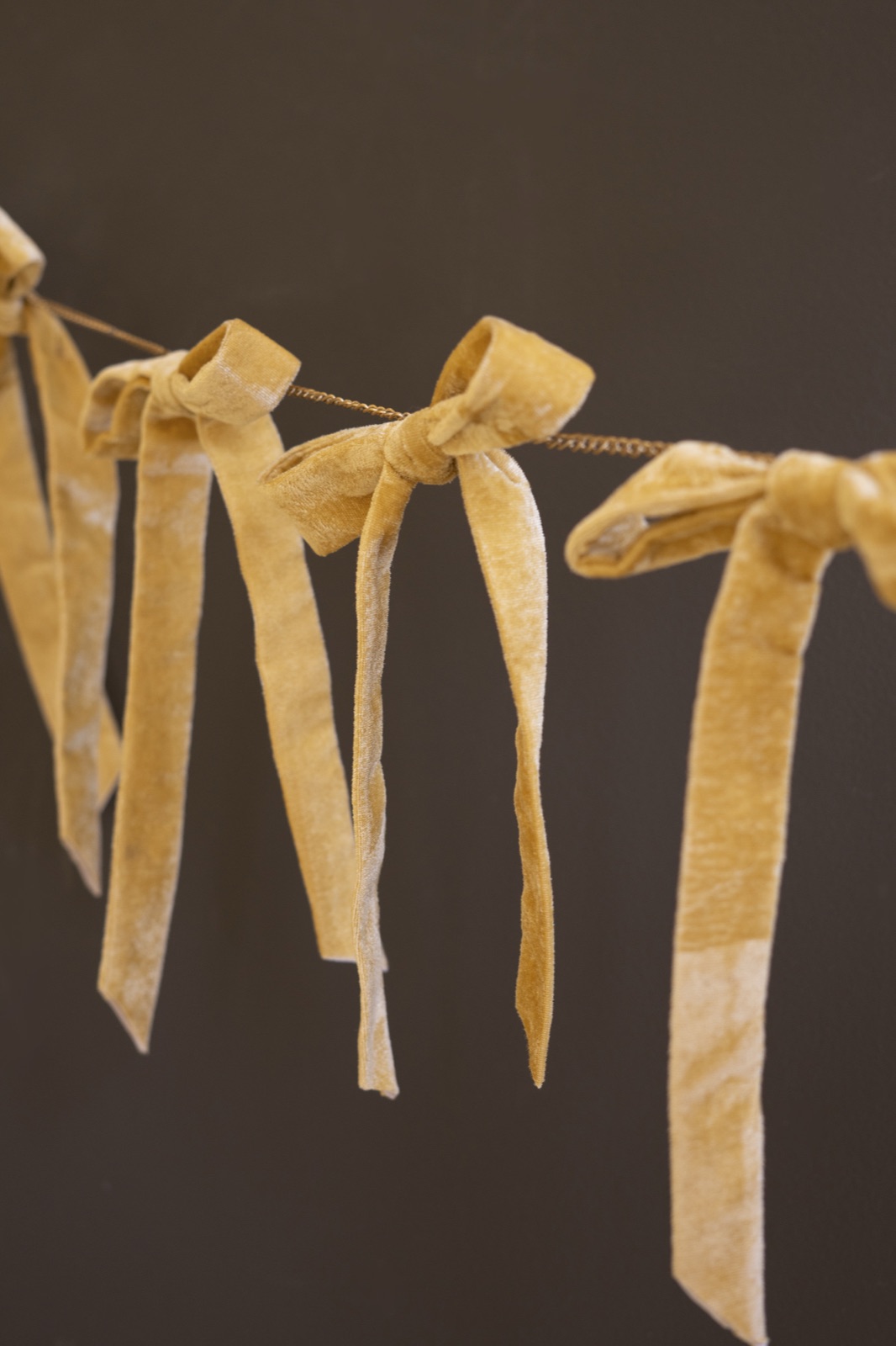 Velvet Bow Garland - Gold