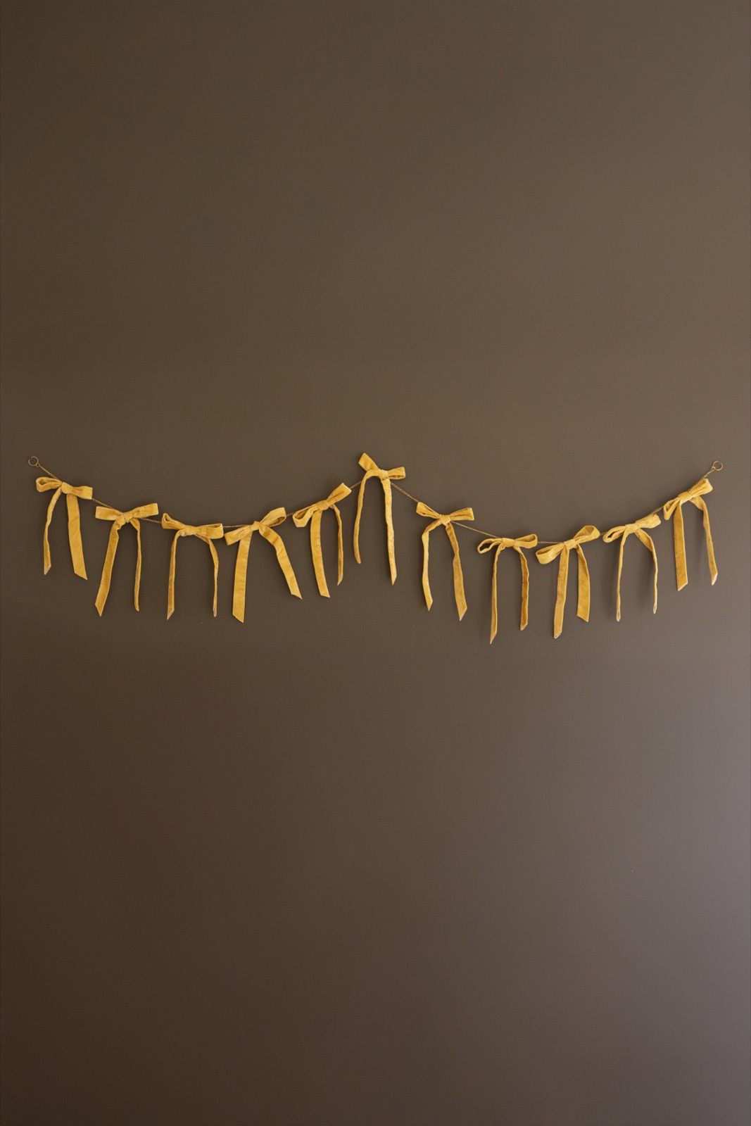 Velvet Bow Garland - Gold